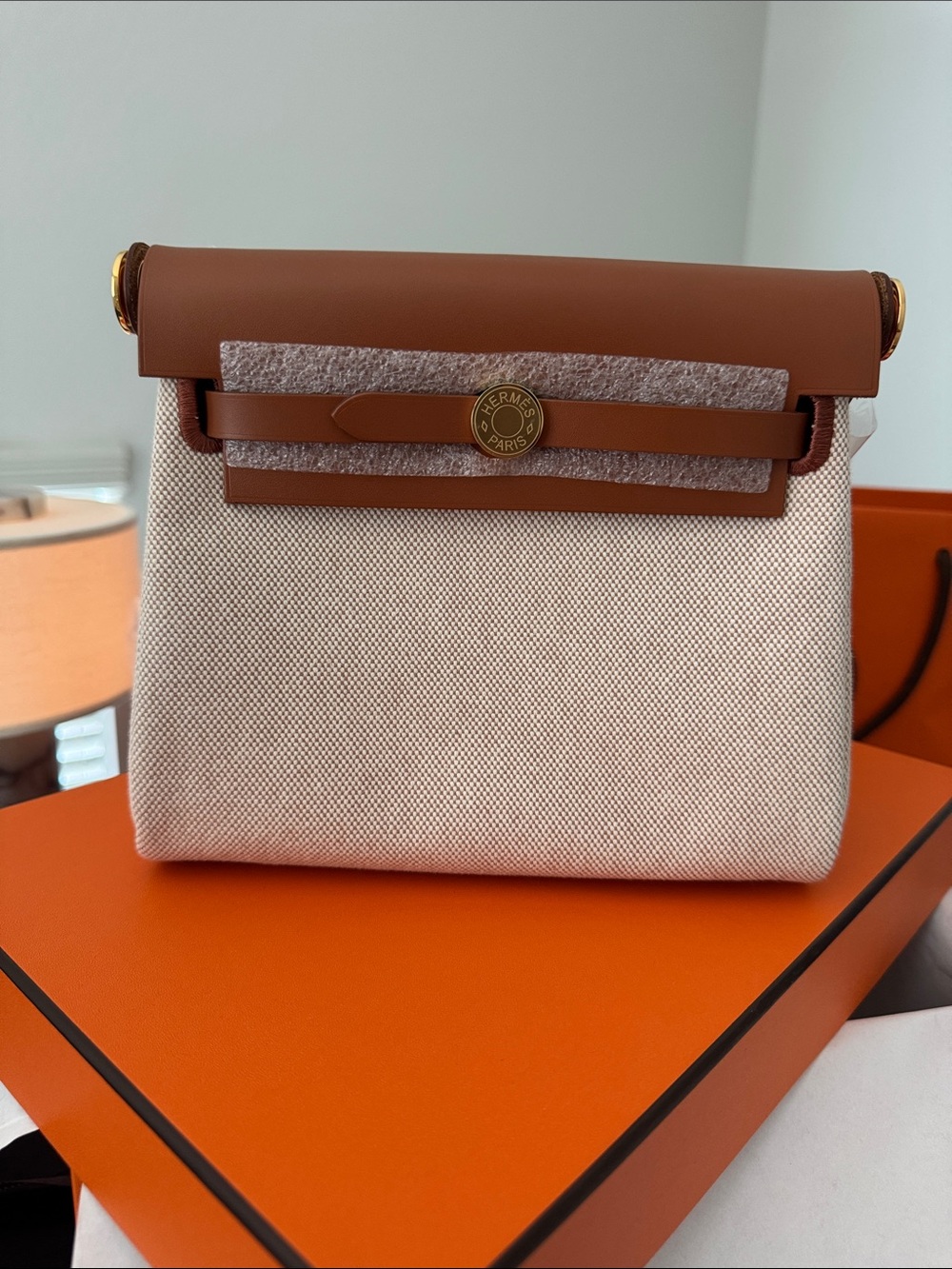 Authentic Hermes Herbag zip Retourne 20
ECRU- Beige
Gold